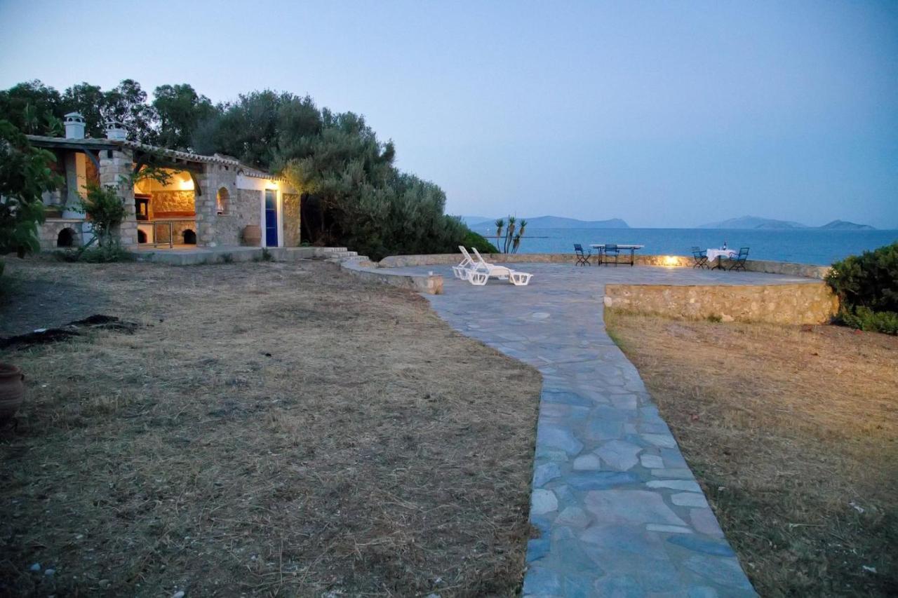Aroura Homes 4Br Beachfront Villa Spétses Exterior foto